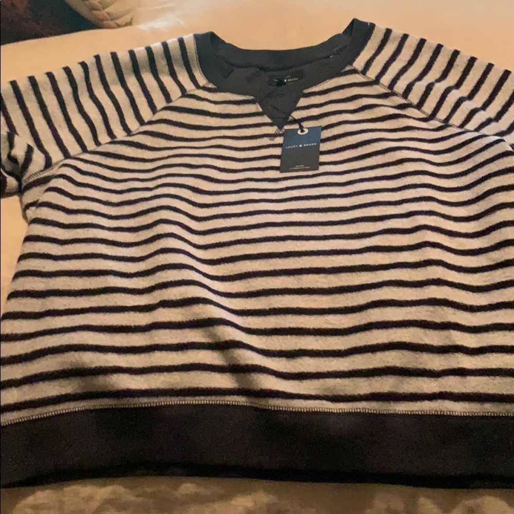 Bought on Poshmark too big☹️ so reselling